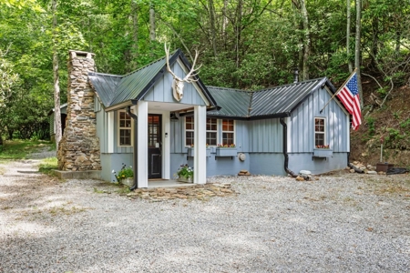 Modern Log Home on 125+ Acres Bordering National Forest - image 42
