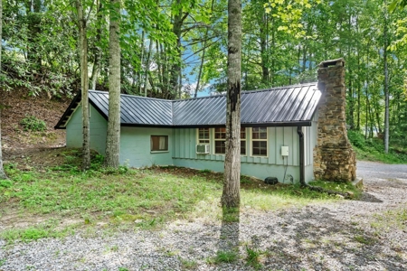 Modern Log Home on 125+ Acres Bordering National Forest - image 47