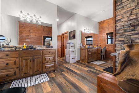 Custom Log Home on 36 Acres & Guest Home Newton Co For Sale - image 22