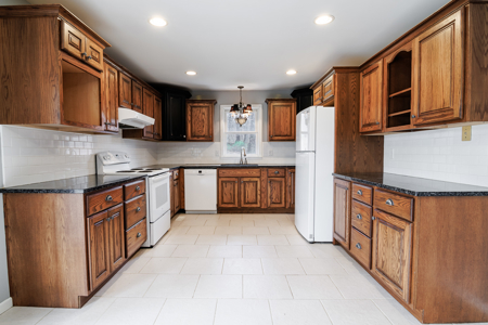 12± Acres with Creek, Shop & Spacious Home Near Cameron - image 3