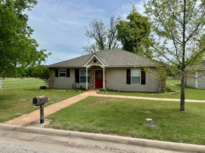 3 Bed Home on 1.99 Acres in Brownwood TX with Shop - image 1