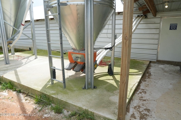 Collins, MS Poultry Pullet Farm for Sale