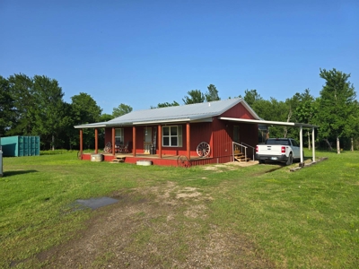 Acreage and Home for Sale in Hugo, Oklahoma - image 1