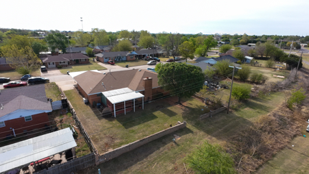 Large Three Bedroom Home For Sale!! - image 25