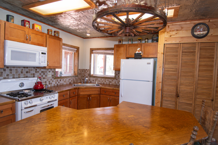 Off-grid Mountain Retreat for Sale in Northern Arizona - image 6