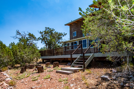 Off-grid Mountain Retreat for Sale in Northern Arizona - image 1