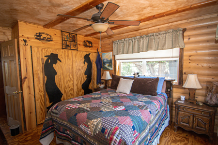 Off-grid Mountain Retreat for Sale in Northern Arizona - image 13