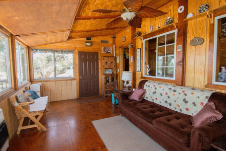 Off-grid Mountain Retreat for Sale in Northern Arizona - image 10