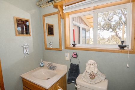 Off-grid Mountain Retreat for Sale in Northern Arizona - image 15