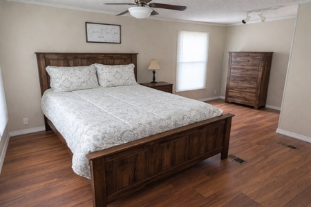 Camden Retreat w/ Airbnb Income + Shops - image 4