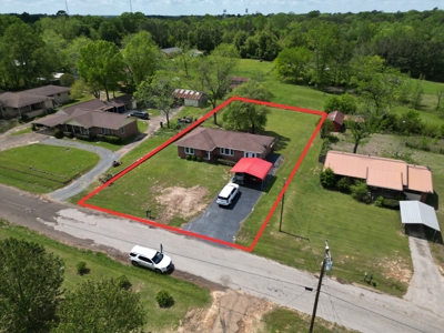 Charming Brick Home in East Texas - image 5