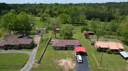 Charming Brick Home in East Texas town of Linden, TX - image 28