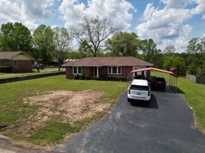 Charming Brick Home in East Texas - image 1
