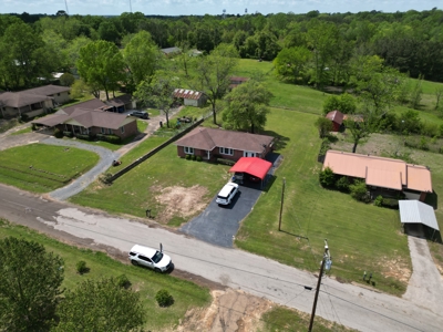 Charming Brick Home in East Texas - image 4