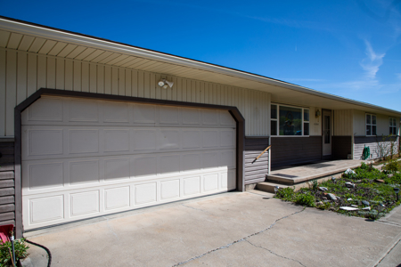 Paonia CO home for sale on spacious lot with mountain views - image 2