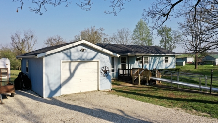 Beautiful 4 Bedroom Home for Sale in Salem, Missouri - image 2