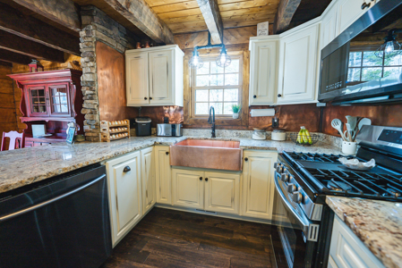 Custom Log Cabin for Sale in Hillsville, VA - image 9