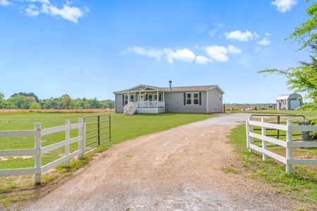 3BR-2BA Home on 1.5 Acres in Winnsboro Wood County in East Texas - image 1