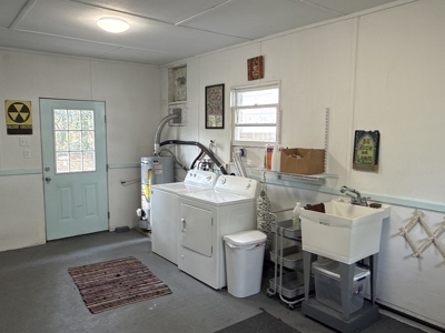 Home in Town in Washington, NC - Near Jack's Creek - image 33