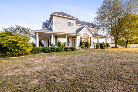 Premier Country Home for Sale in Bowie County, New Boston Texas - image 3