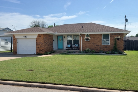 Three bedroom home for sale in Clinton, Ok! - image 1