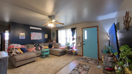 Three bedroom home for sale in Clinton, Ok! - image 2