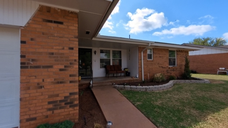 Three bedroom home for sale in Clinton, Ok! - image 14
