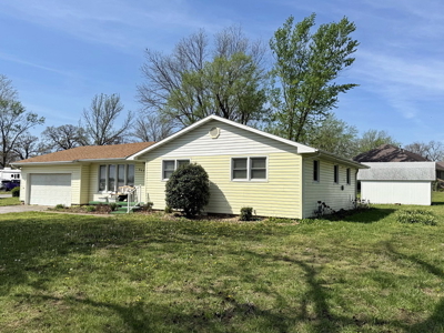 El Dorado Springs Home in Town for Sale, Cedar County MIssouri - image 3