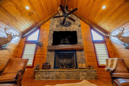 525+/- Acre Hunting Lodge for Sale in Sportsmans Paradise - image 12