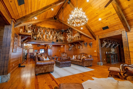 525+/- Acre Hunting Lodge for Sale in Sportsmans Paradise - image 11