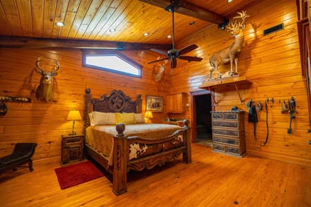 525+/- Acre Hunting Lodge for Sale in Sportsmans Paradise - image 8