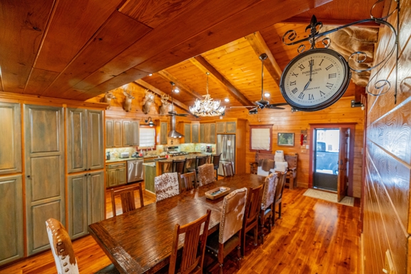 525+/- Acre Hunting Lodge for Sale in Sportsmans Paradise