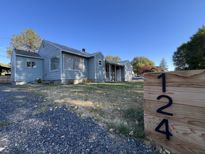 Eastern Oregon Three Bedroom Home Located in Hines - image 30