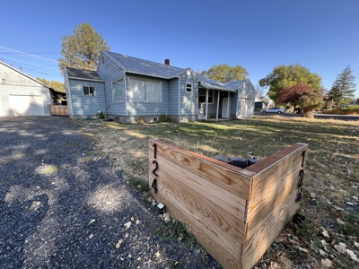 Eastern Oregon Three Bedroom Home Located in Hines - image 45