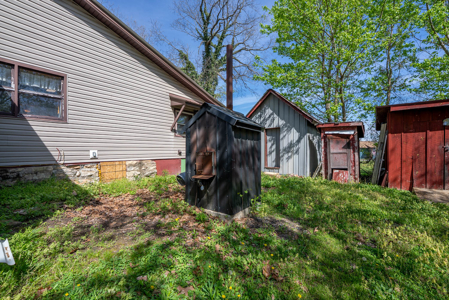 Missouri Ozarks Country Style Home in Town | Oregon County - image 38