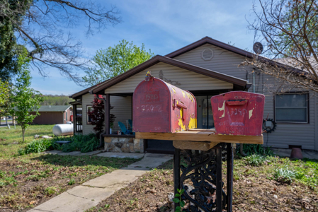 Missouri Ozarks Country Style Home in Town | Oregon County - image 45