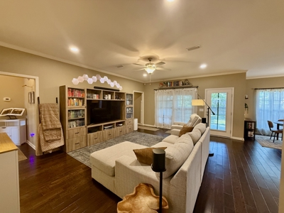 Hidden Lakes East Home w/ Porch, Deck & Lake Access - image 4