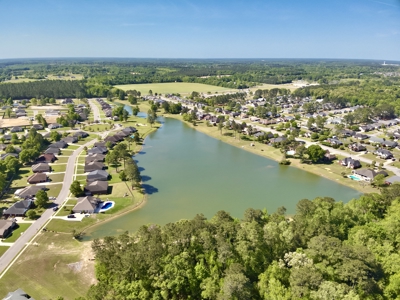 Hidden Lakes East Home w/ Porch, Deck & Lake Access - image 33