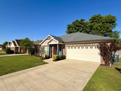Hidden Lakes East Home w/ Porch, Deck & Lake Access - image 3