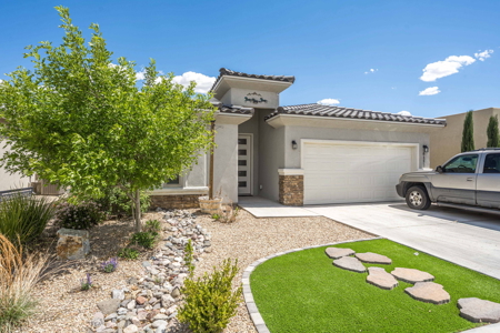 Home for Sale with Mountain Views in Las Cruces, NM - image 2