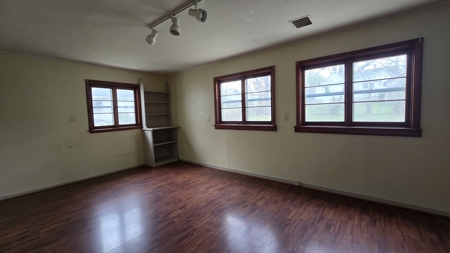 Charming Home with Workshop and Enclosed Porch! - image 9