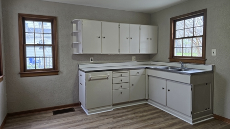 Charming Home with Workshop and Enclosed Porch! - image 5