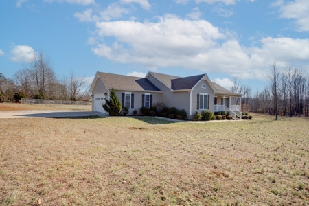 Country Home for Sale in Lawrence County, Tennessee - image 2
