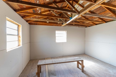 Fully remodeled 4/3 home offering 2,099 sq ft in Comanche Texas - image 38