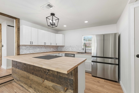 Fully remodeled 4/3 home offering 2,099 sq ft in Comanche Texas - image 6