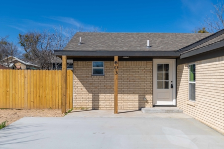 Fully remodeled 4/3 home offering 2,099 sq ft in Comanche Texas - image 24