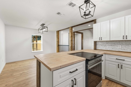 Fully remodeled 4/3 home offering 2,099 sq ft in Comanche Texas - image 8