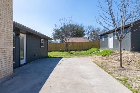 Fully remodeled 4/3 home offering 2,099 sq ft in Comanche Texas - image 36