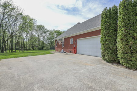 3 bedroom 2 bath brick home for sale in Franklin, Ky. - image 6