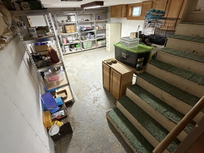 Newton Gem with 2 Garages, Patio Retreat and Prime Location - image 15